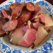 Smoked Pork Belly and Smoked Spicy Sausage with Rice<br />腊肉香肠双拼饭