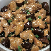 Tasty Mushroom Cooked with Diced Chicken 香菇鸡丁