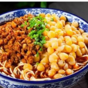 Pork Mince Dry Noodle with Soft Peas<br />干拌肉躁豌杂面